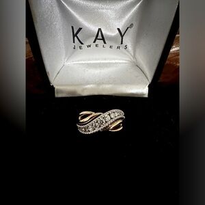 10 karat white and yellow crisscross diamond ring (13 diamonds💎 = 0.33TW RS13)